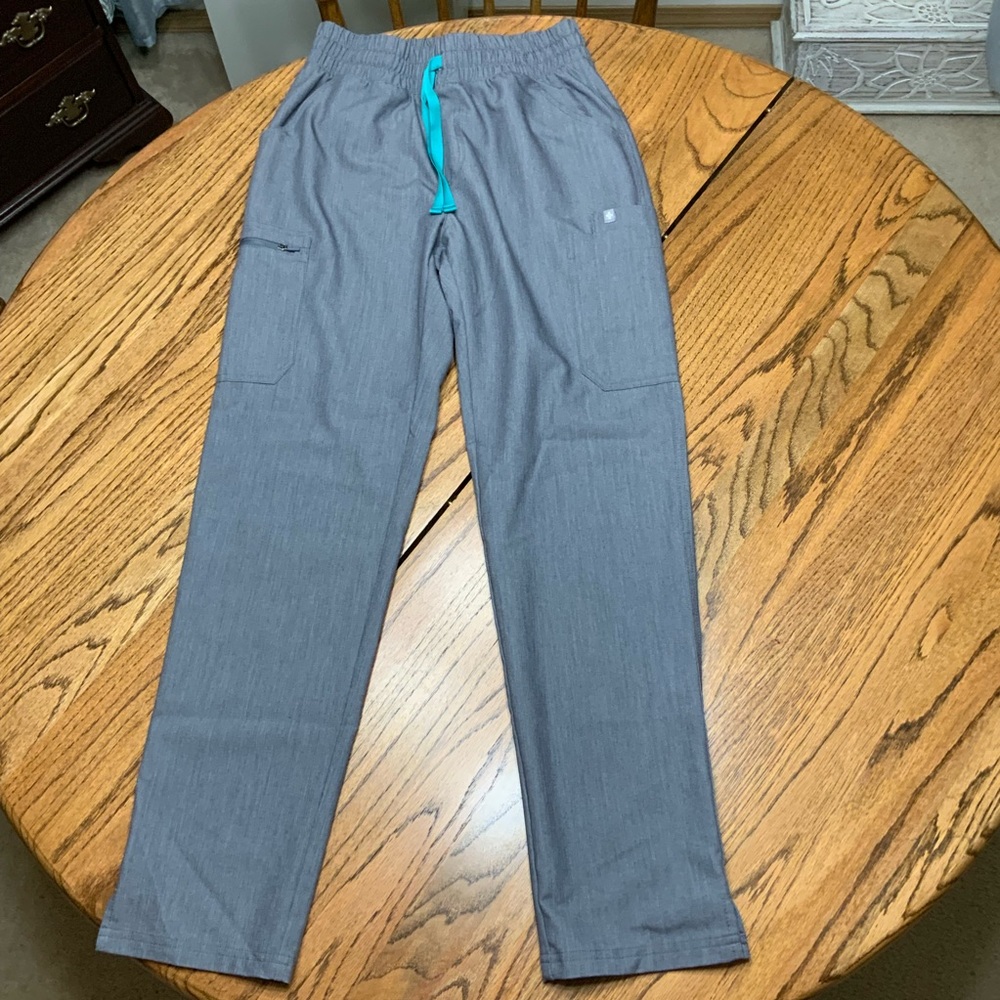 FIGS Graphite scrub set Rafaela top Yola 2 high waist cargo pants XS - Picture 6 of 8